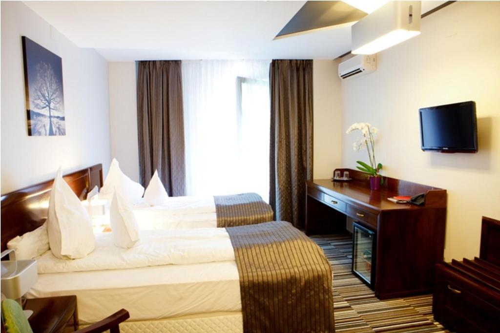 Hotel Belvedere Botoşani Zimmer foto